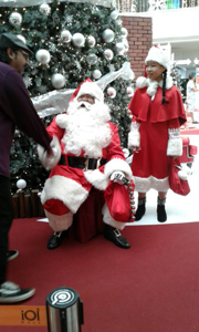 IOI-MALL---Santa-Roger-2017-(16).png