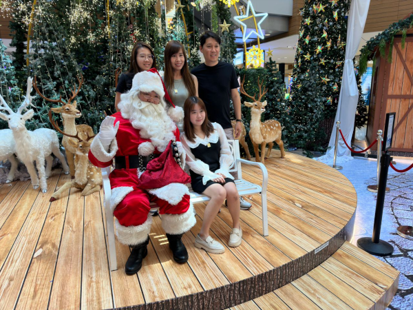 Santa Roger - Bottom 6 (2).png